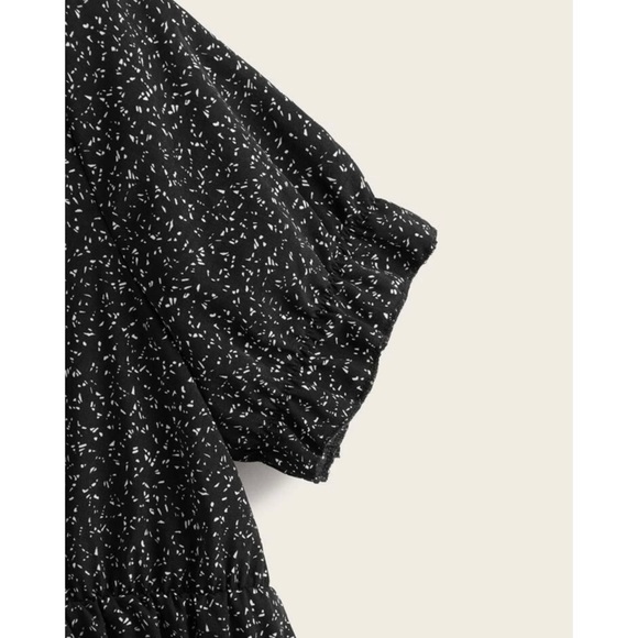 Black and White V neck Top - Picture 3 of 4